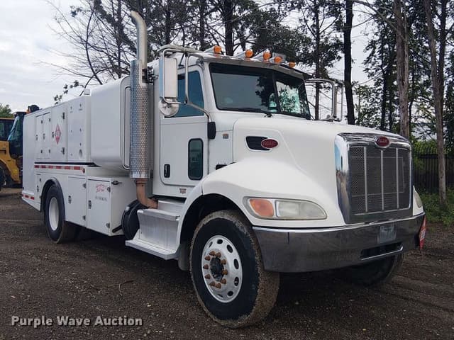 Image of Peterbilt 337 equipment image 2
