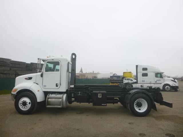 Image of Peterbilt 337 equipment image 4