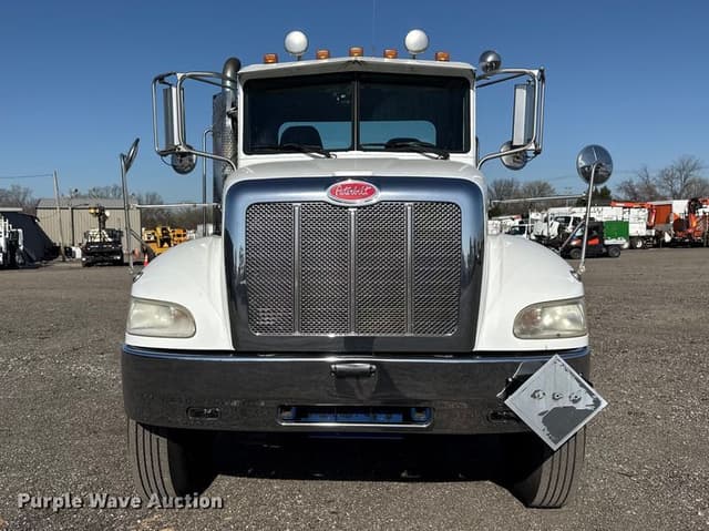 Image of Peterbilt 337 equipment image 1