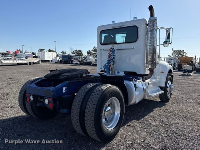 Image of Peterbilt 337 equipment image 4