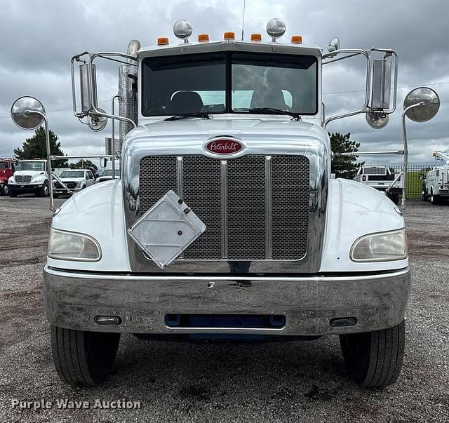 Image of Peterbilt 337 equipment image 1