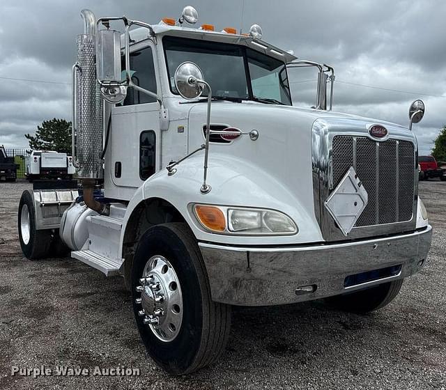 Image of Peterbilt 337 equipment image 2