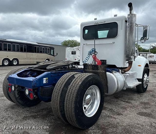 Image of Peterbilt 337 equipment image 4
