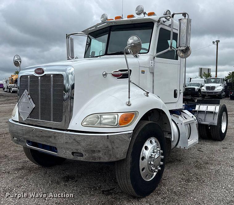 Image of Peterbilt 337 Primary image