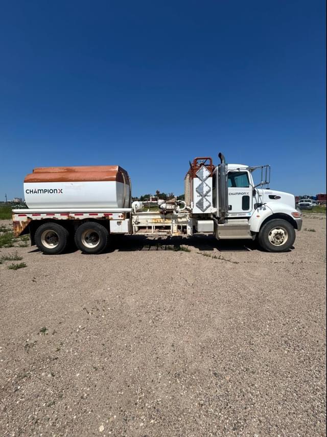 Image of Peterbilt 348 equipment image 3