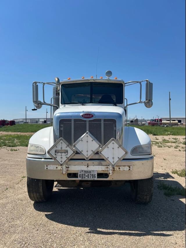 Image of Peterbilt 348 equipment image 1
