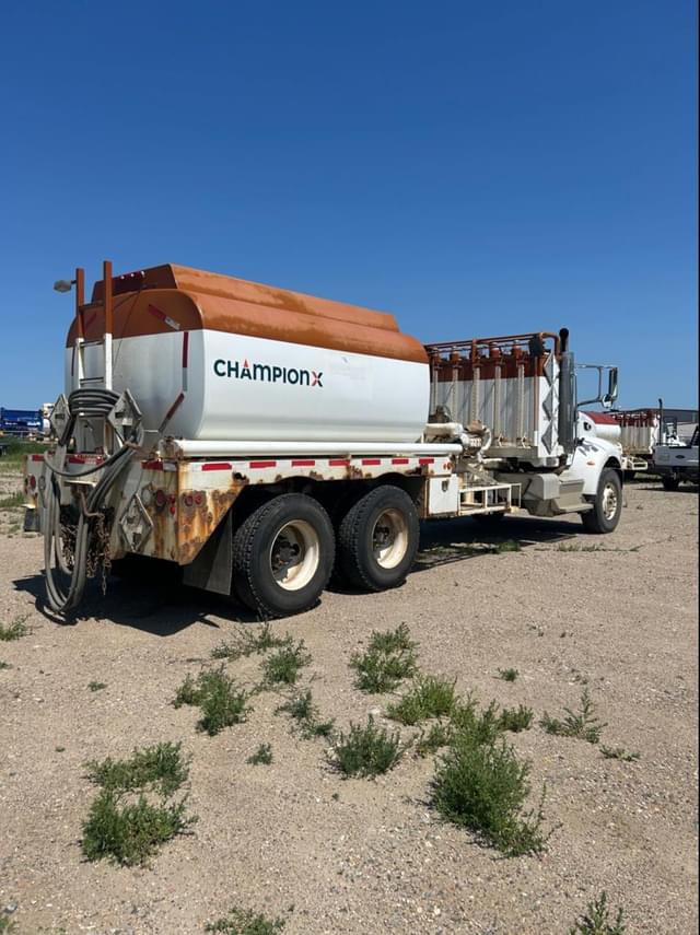 Image of Peterbilt 348 equipment image 4