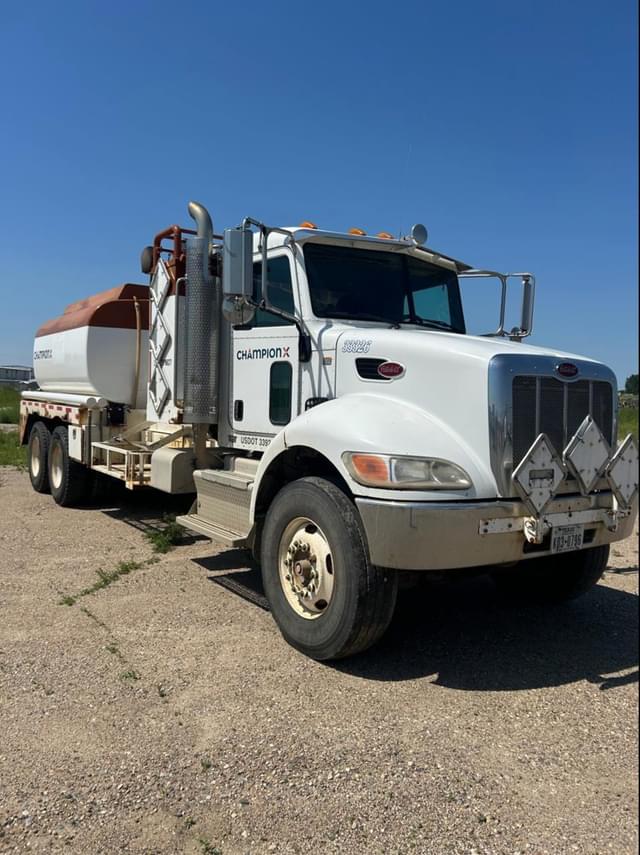 Image of Peterbilt 348 equipment image 2