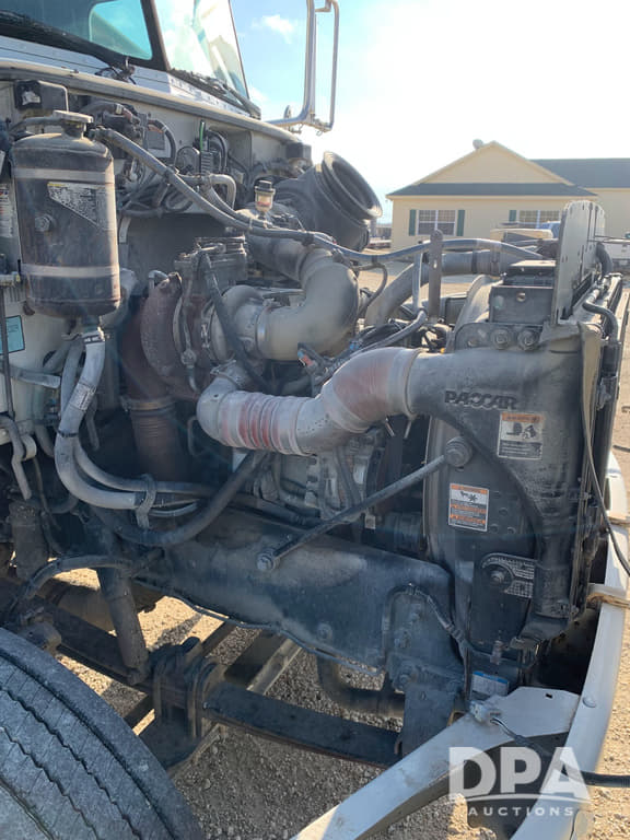 Image of Peterbilt 348 equipment image 4