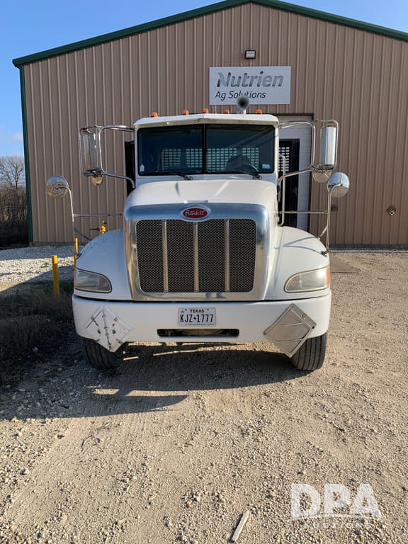 Image of Peterbilt 348 equipment image 1