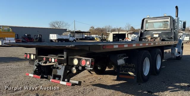 Image of Peterbilt 348 equipment image 4