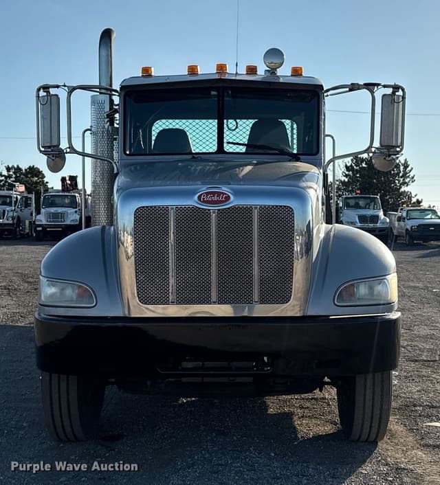Image of Peterbilt 348 equipment image 1
