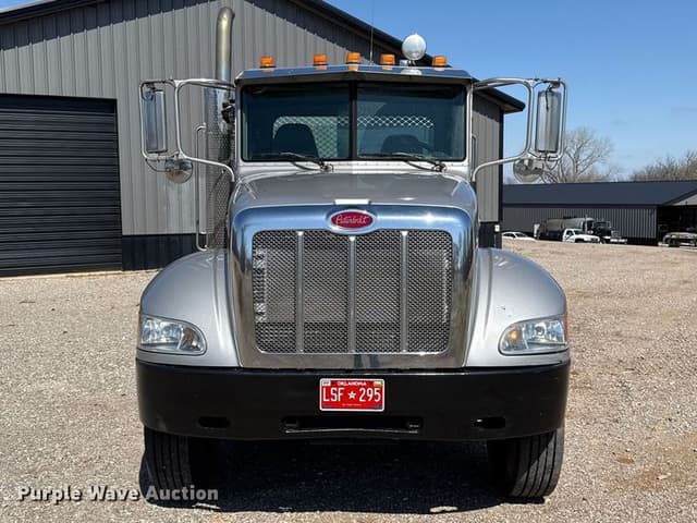 Image of Peterbilt 348 equipment image 1