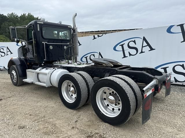 Image of Peterbilt 365 equipment image 2