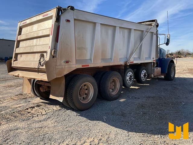 Image of Peterbilt 367 equipment image 4