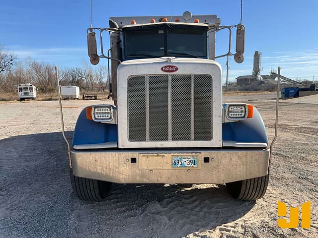 Image of Peterbilt 367 equipment image 1