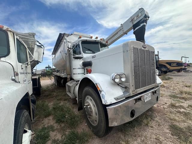 Image of Peterbilt 382 equipment image 2