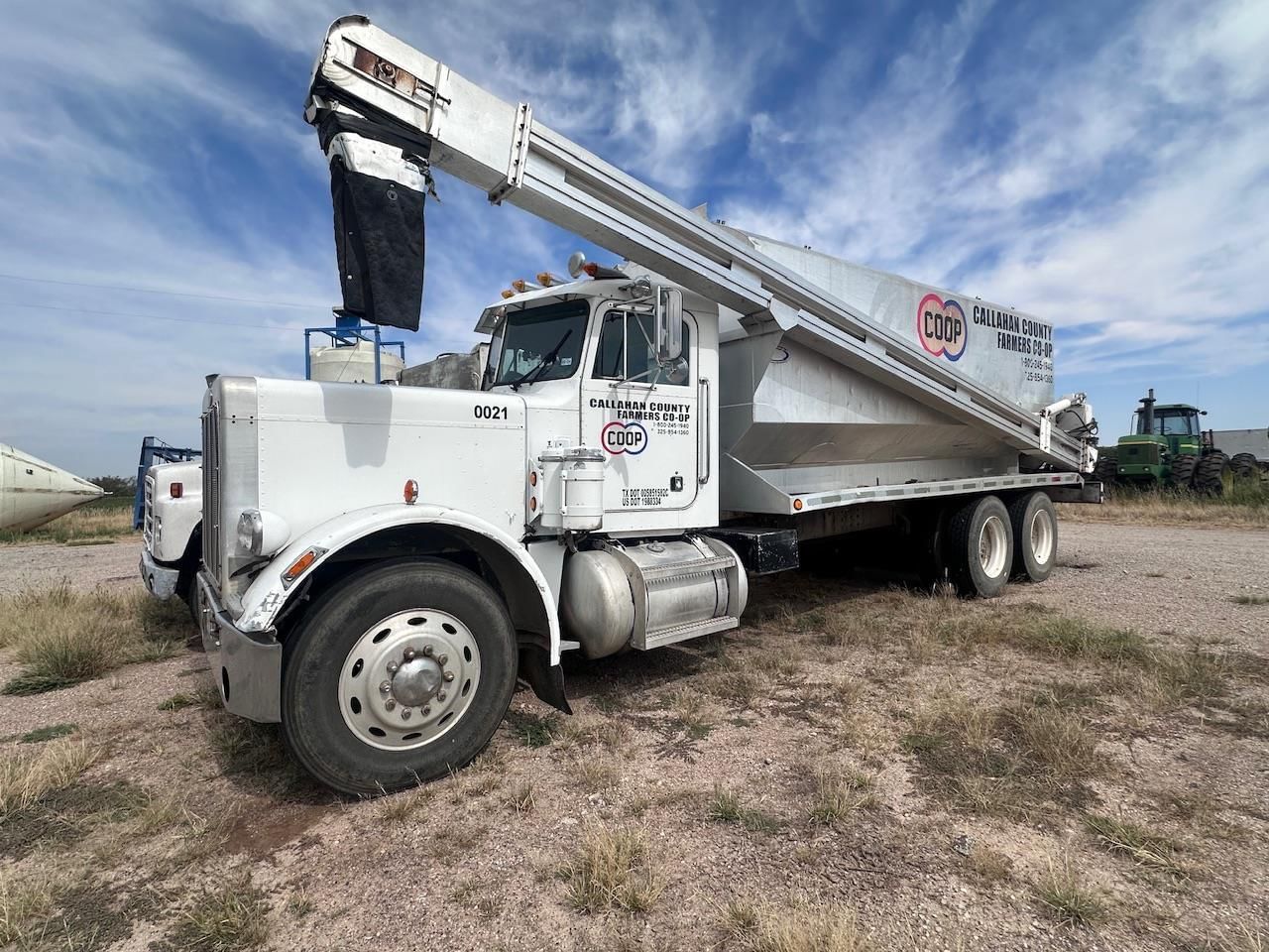 2011 Peterbilt 382 Equipment Image0