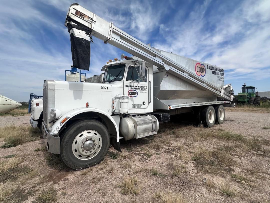 Image of Peterbilt 382 Primary image