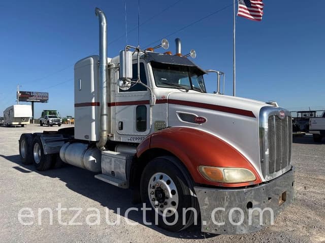 Image of Peterbilt 384 equipment image 2