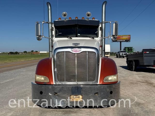 Image of Peterbilt 384 equipment image 1