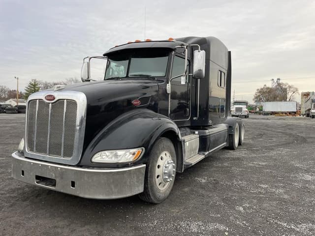 Image of Peterbilt 386 equipment image 4