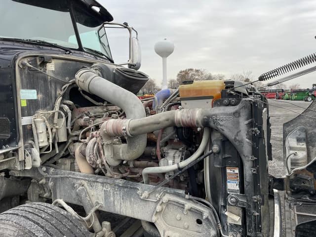 Image of Peterbilt 386 equipment image 2