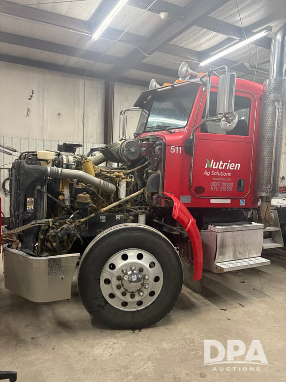 Image of Peterbilt 386 equipment image 4