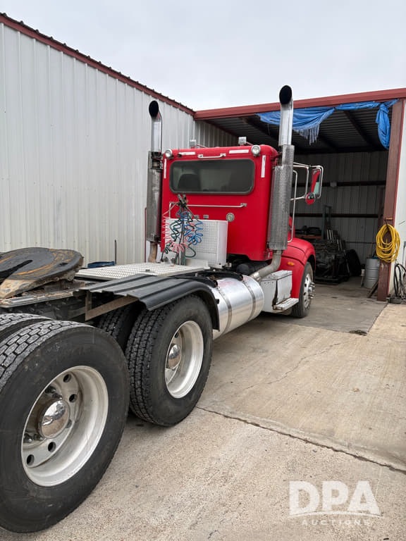 Image of Peterbilt 386 equipment image 2
