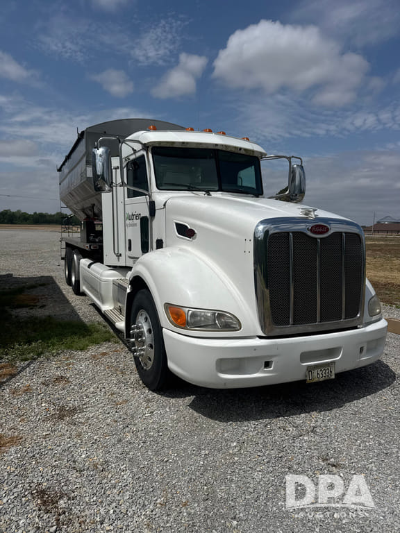2011 Peterbilt 386 Equipment Image0