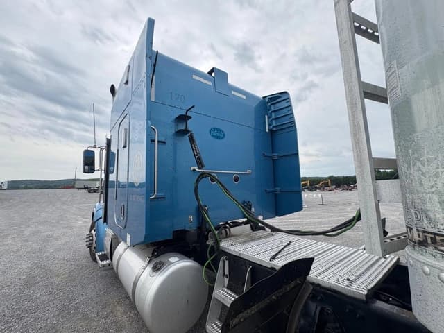 Image of Peterbilt 386 equipment image 4