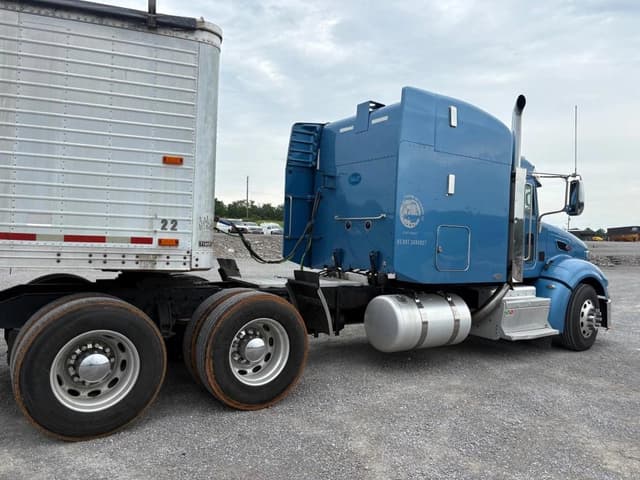 Image of Peterbilt 386 equipment image 3