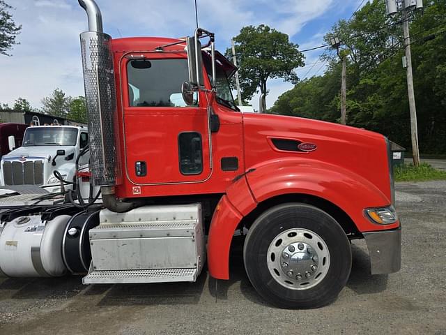 Image of Peterbilt 386 equipment image 3