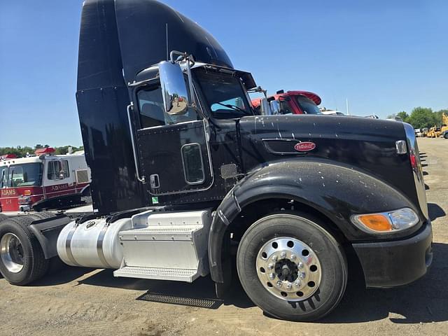 Image of Peterbilt 386 equipment image 3