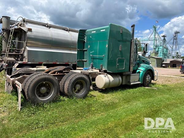 Image of Peterbilt 386 equipment image 4