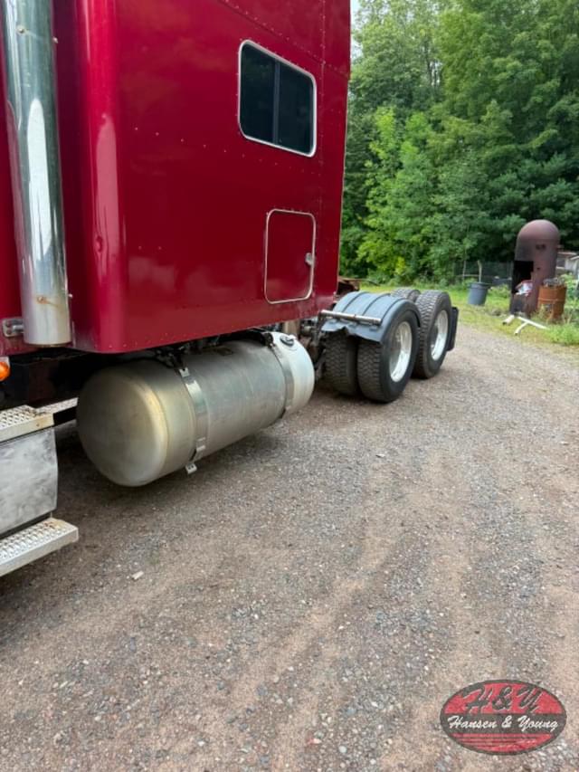 Image of Peterbilt 386 equipment image 2