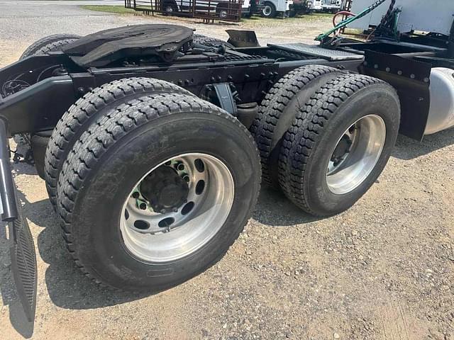 Image of Peterbilt 386 equipment image 4