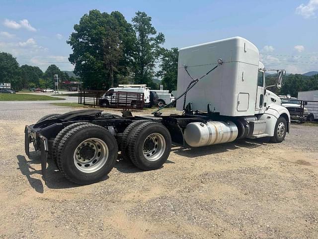 Image of Peterbilt 386 equipment image 3