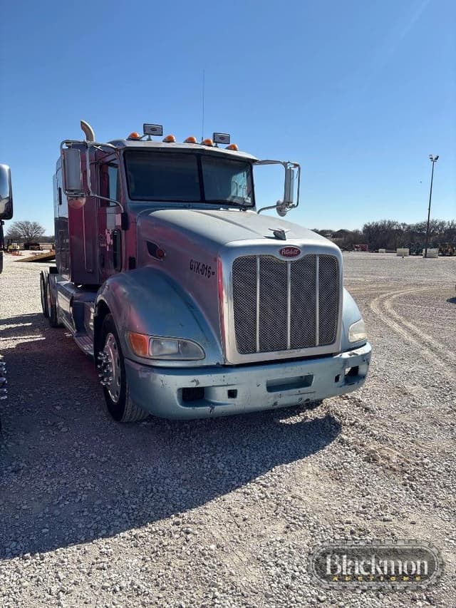 Image of Peterbilt 386 equipment image 4