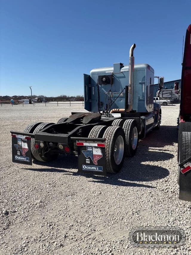 Image of Peterbilt 386 equipment image 3