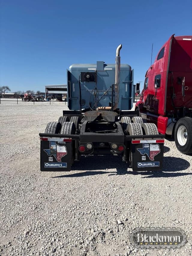 Image of Peterbilt 386 equipment image 2