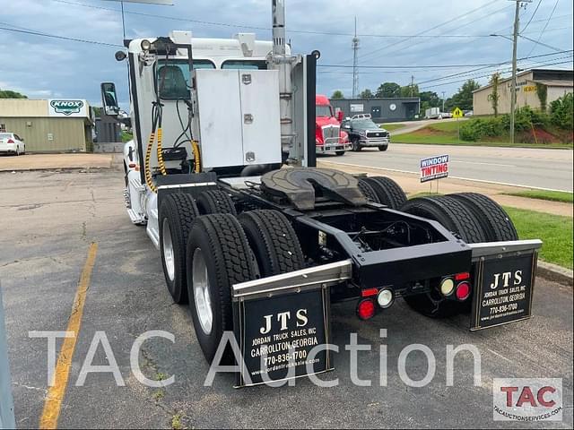 Image of Peterbilt 387 equipment image 4