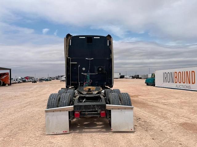 Image of Peterbilt 387 equipment image 3