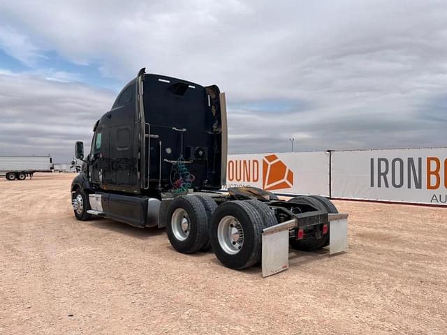 Image of Peterbilt 387 equipment image 2