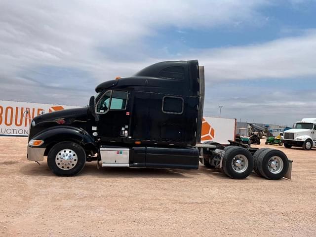 Image of Peterbilt 387 equipment image 1