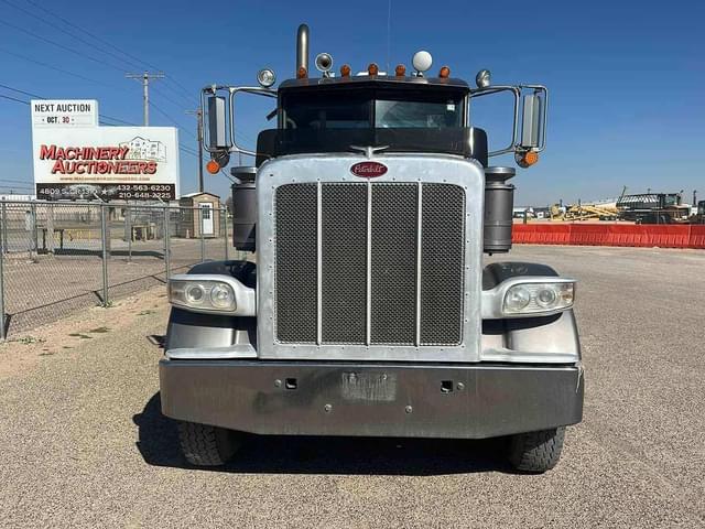 Image of Peterbilt 388 equipment image 1