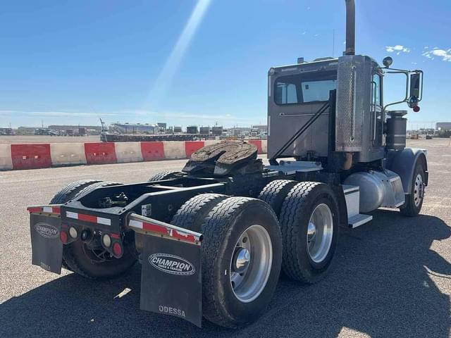 Image of Peterbilt 388 equipment image 3