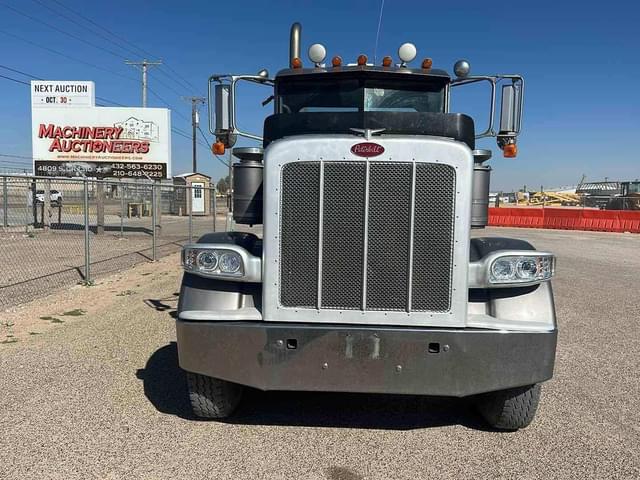 Image of Peterbilt 388 equipment image 1