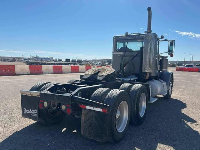 Image of Peterbilt 388 equipment image 3