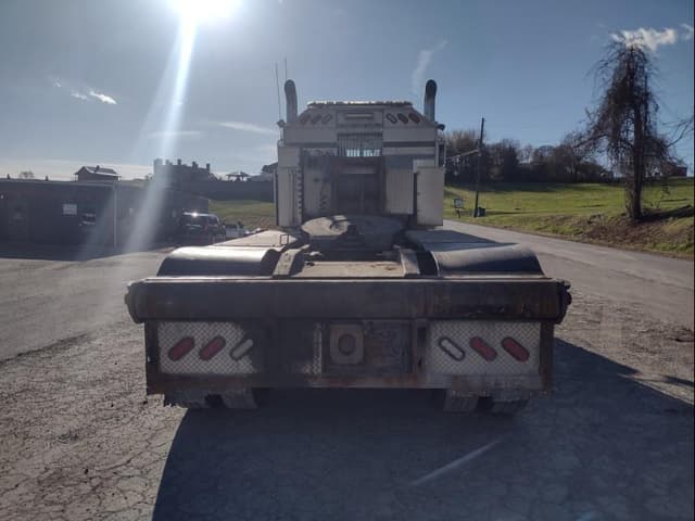 Image of Peterbilt 388 equipment image 3